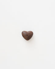 CORAZÓN DE MANO DE MADERA EN CAJA  GRABADA CH