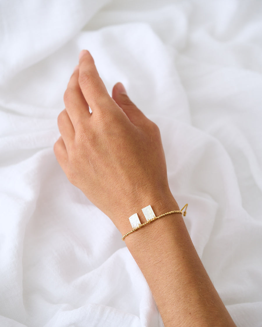 PULSERA ESCAPULARIO MADRE PERLA DESATANUDOS + SAGRADO CORAZÓN