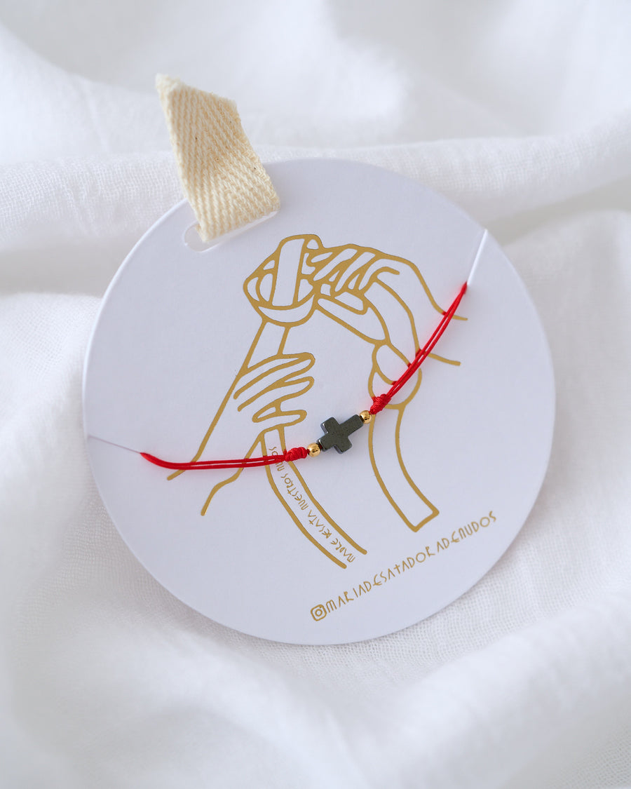 PULSERA CRUZ HEMATITA CON HILO SENCILLO