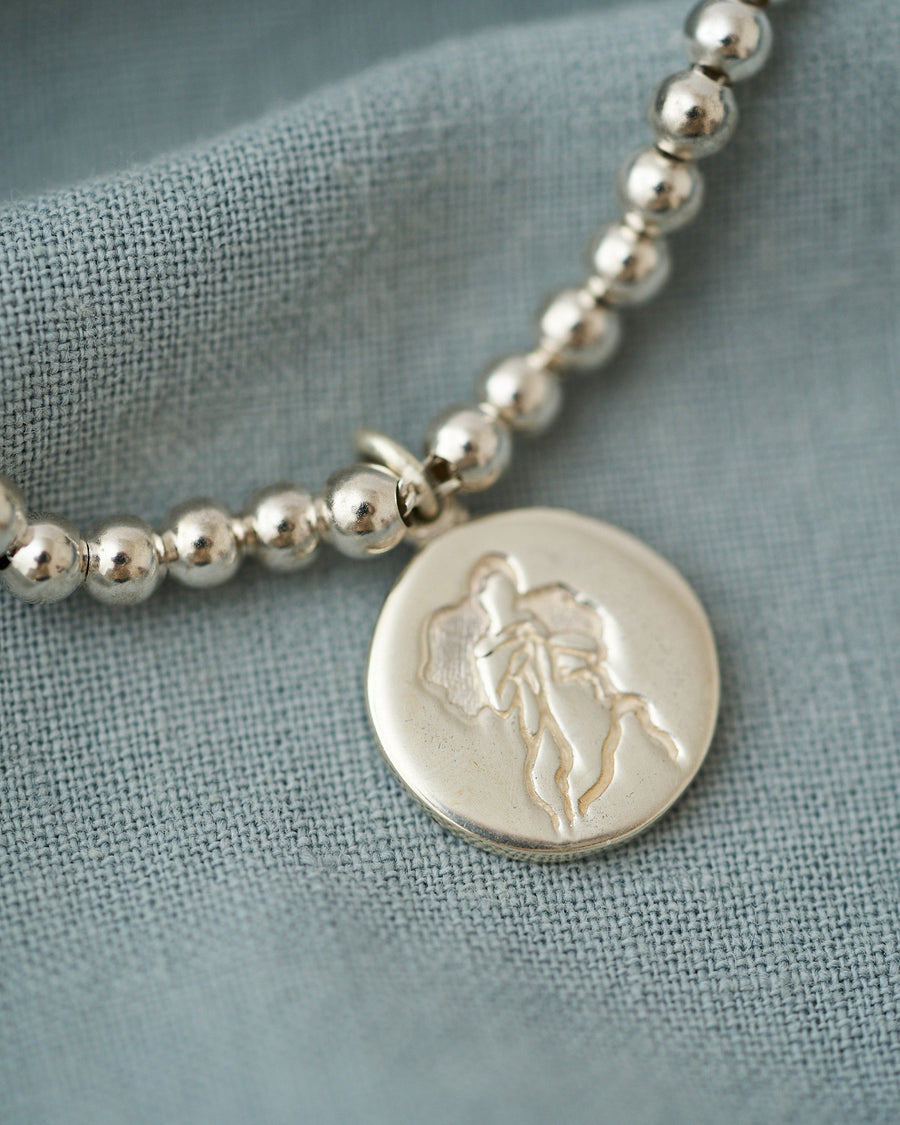 PULSERA ESFERAS CON MEDALLA DESATADORA PLATA .925