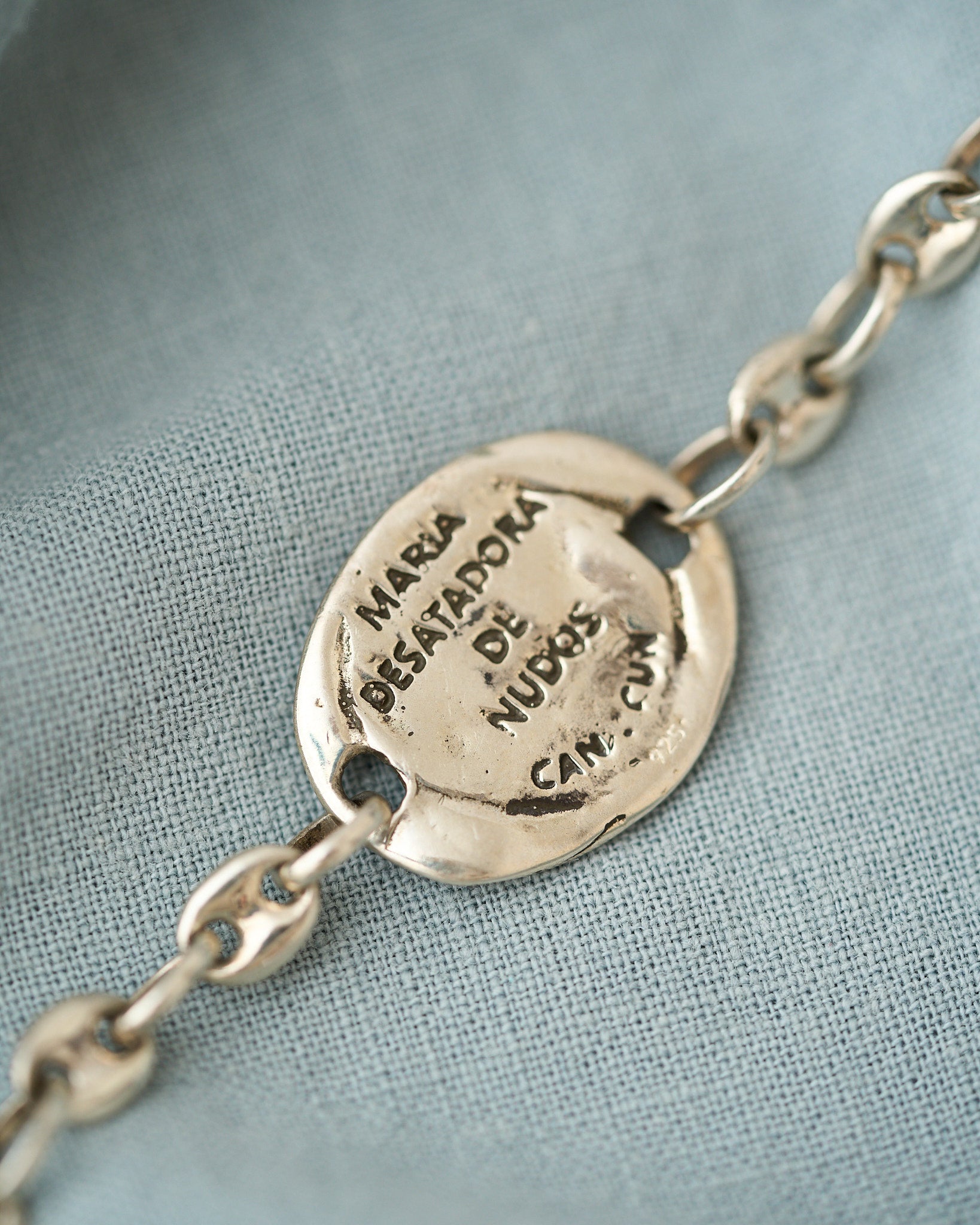 PULSERA ESLABONES CON MEDALLA COMPLETA DESATADORA PLATA .925