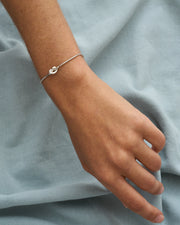 PULSERA NUDO EN CADENA PLATA .925