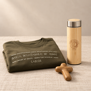 Set Para él: playera + termo + cruz de madera